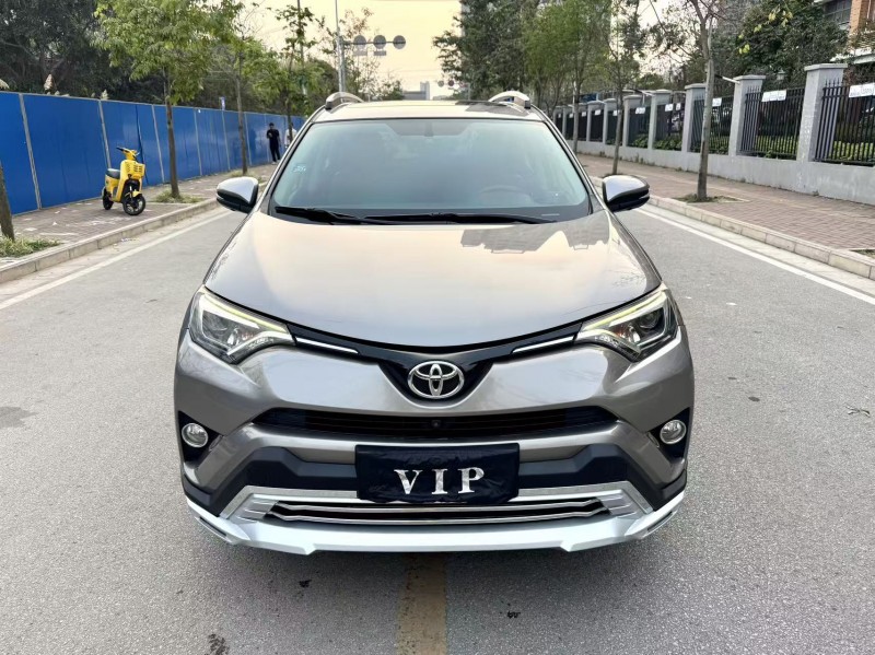 南寧17年豐田RAV41