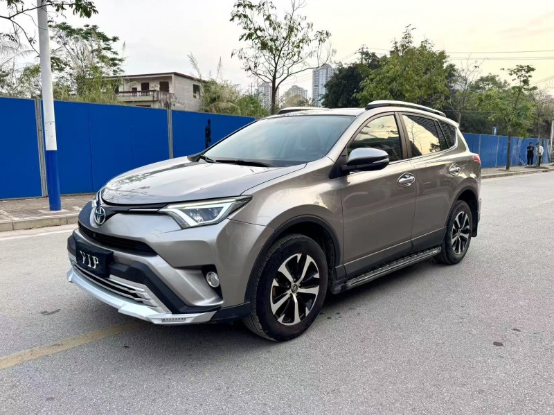 南寧17年豐田RAV44
