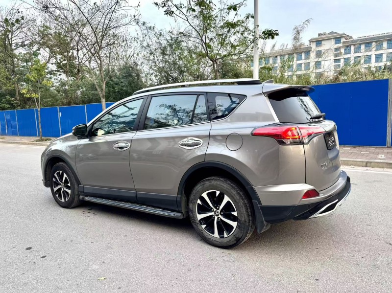 南寧17年豐田RAV45