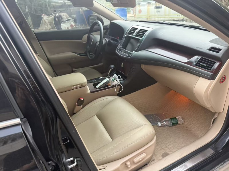 南寧10年豐田皇冠5