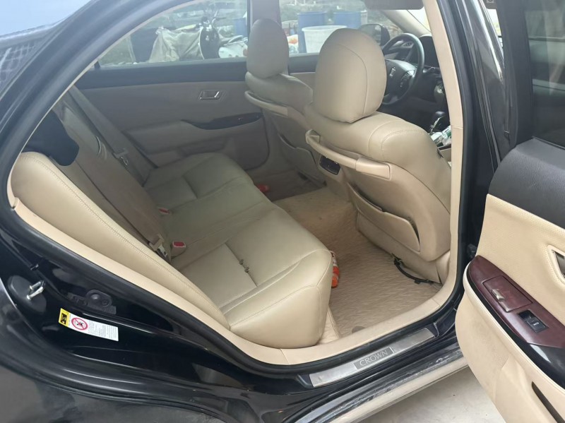 南寧10年豐田皇冠8