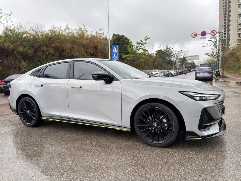 南宁22年日产轩逸4