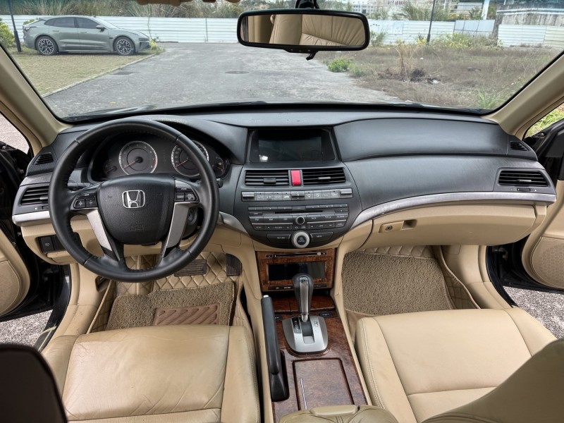 南宁12年本田雅阁3