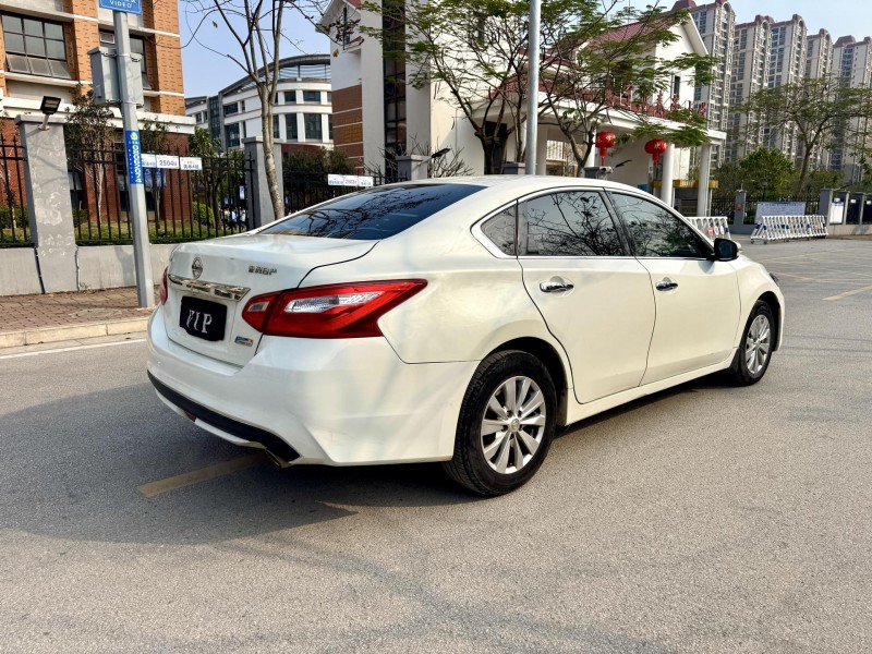 南寧19年日產天籟3