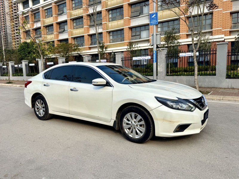 南寧19年日產天籟4