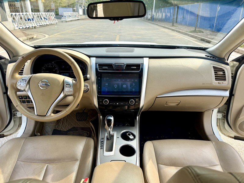 南寧19年日產天籟5