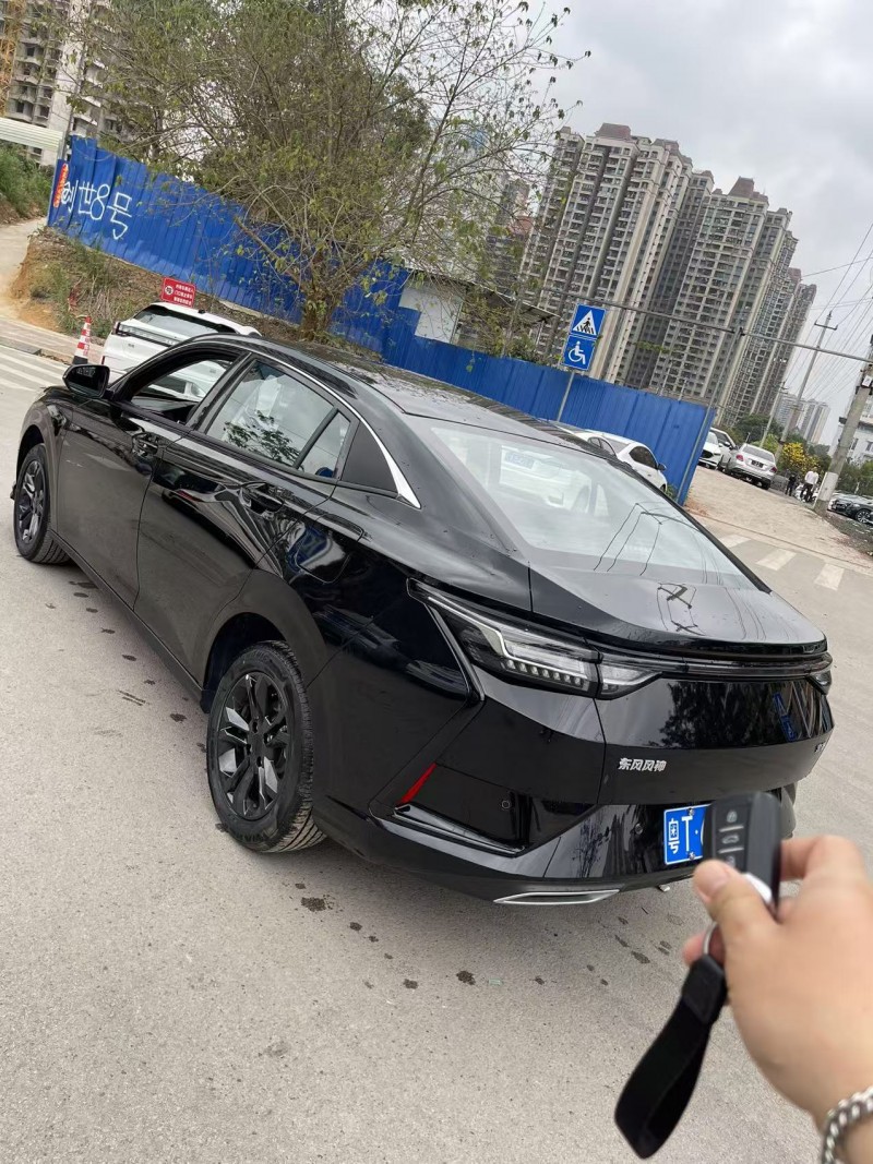 南宁26年东风奕炫7