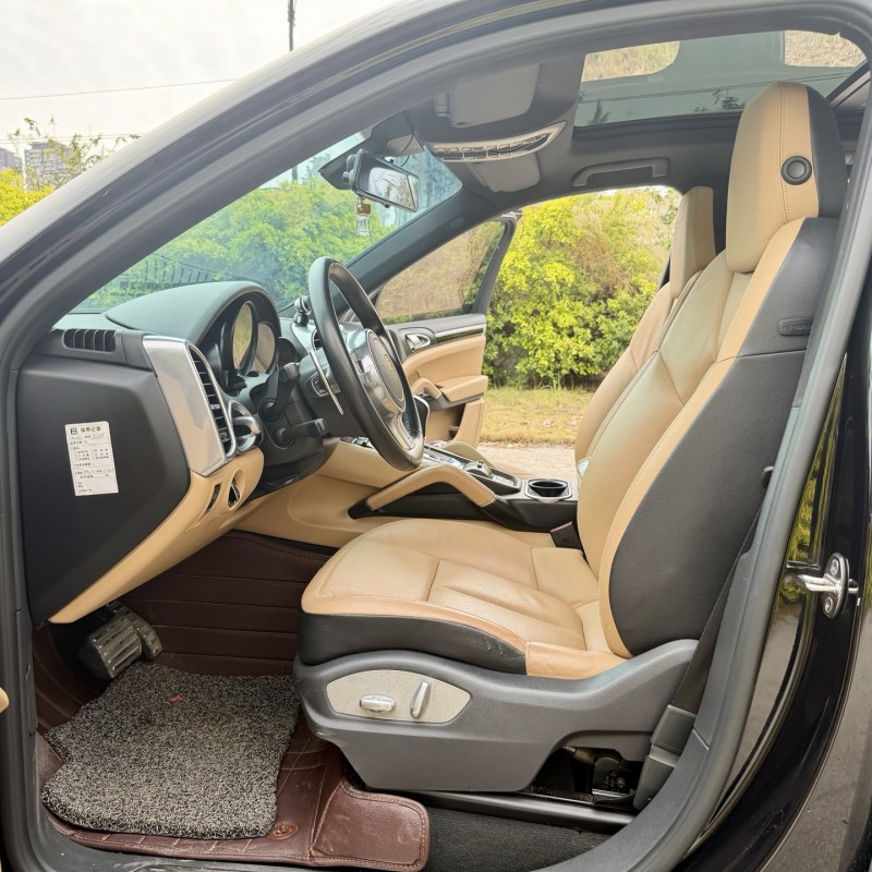 南宁14年保时捷卡宴3