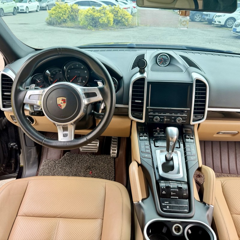 南宁14年保时捷卡宴9