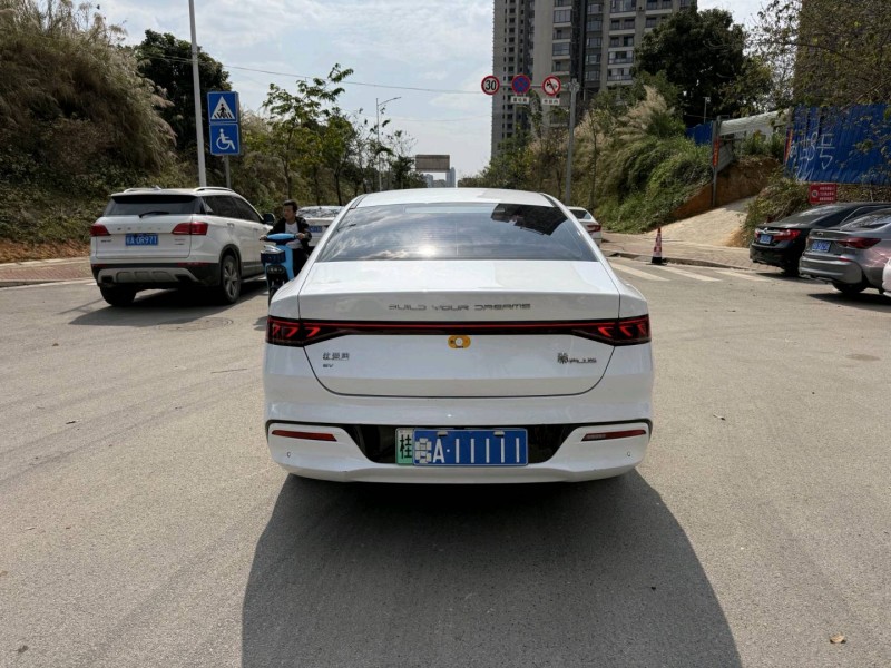 南宁22年比亚迪秦3