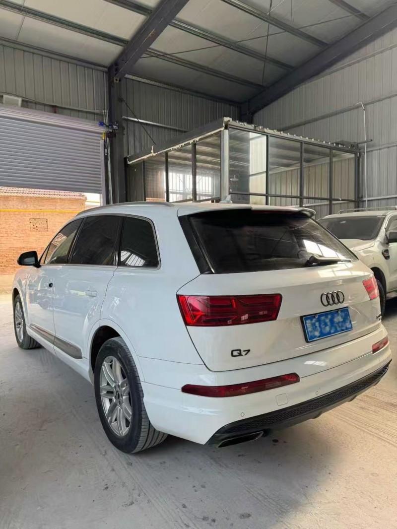 菏澤17年奧迪Q78