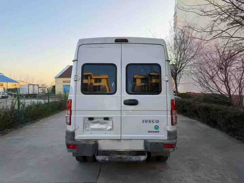 徐州23年依維柯得意9