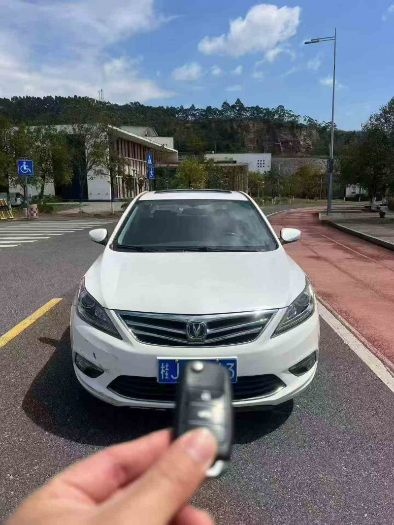 防城港17年长安汽车逸动1