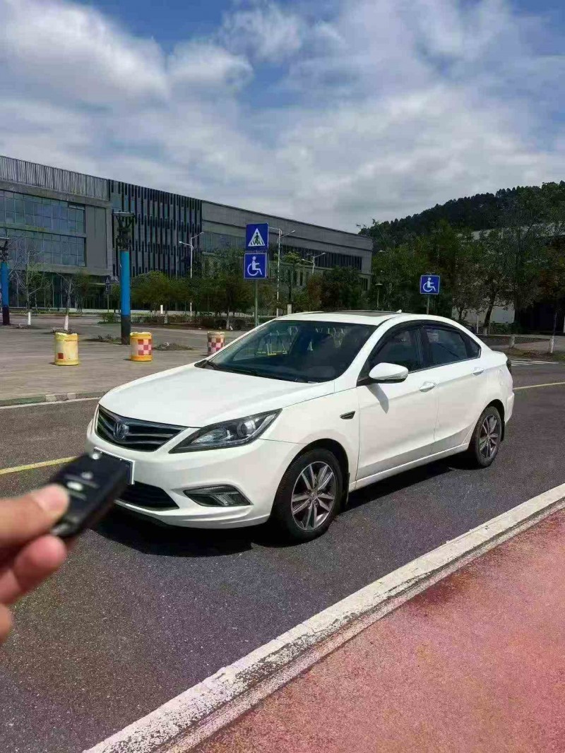 防城港17年长安汽车逸动2