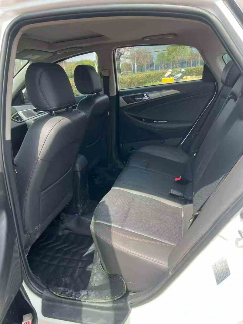 防城港17年长安汽车逸动5