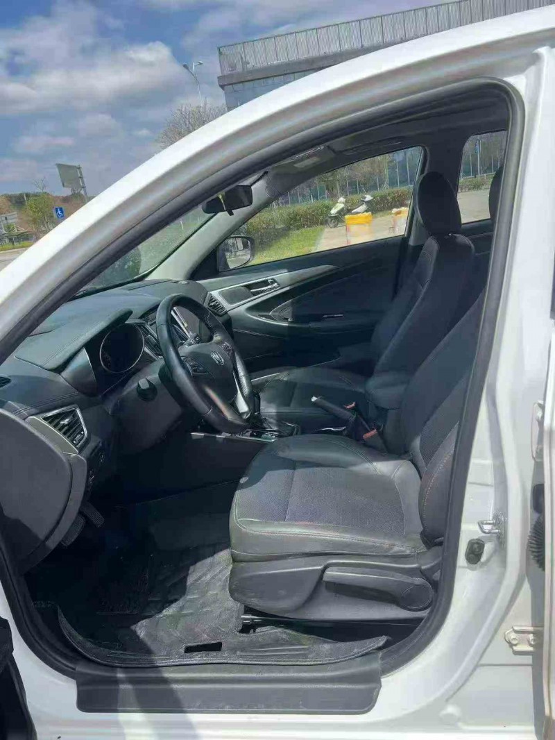 防城港17年长安汽车逸动6