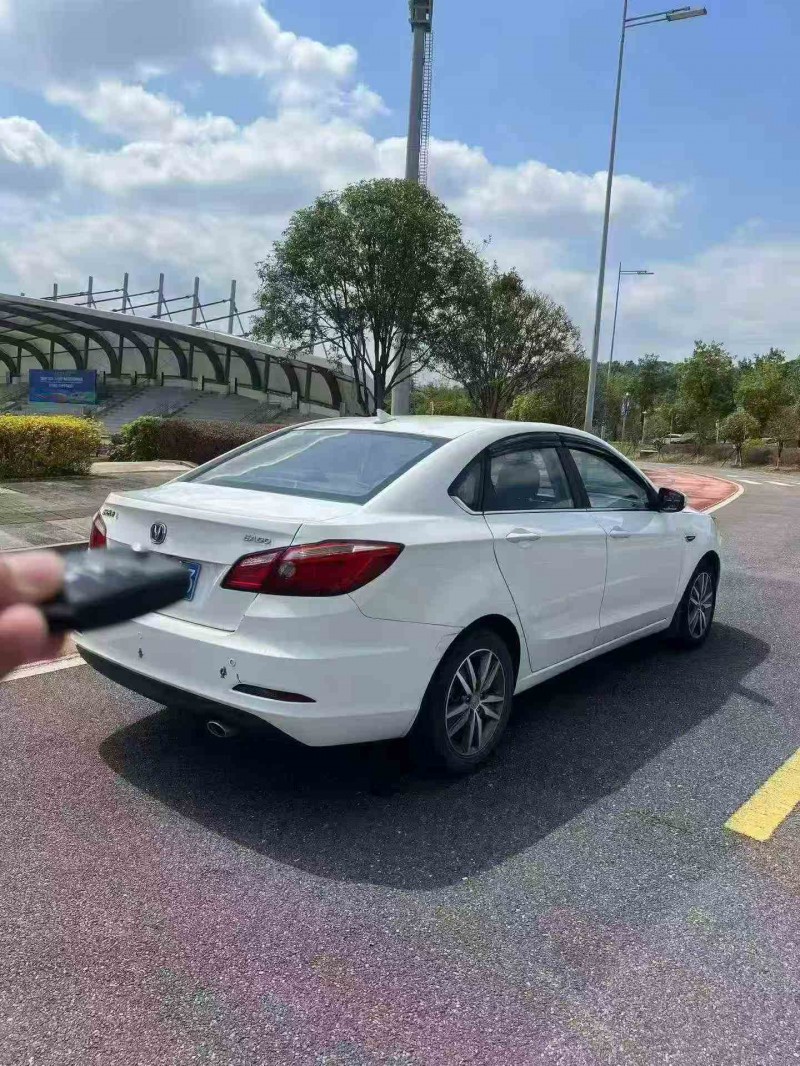 防城港17年长安汽车逸动7