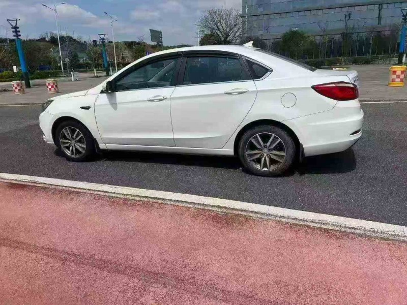 防城港17年长安汽车逸动8