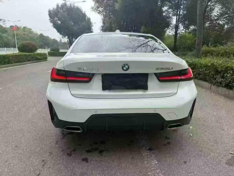 张家界23年宝马3系8