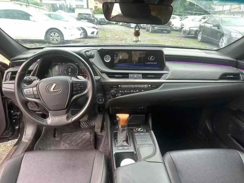 广州19年雷克萨斯ES8