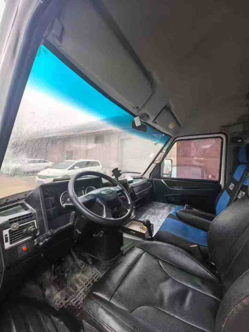 平頂山19年依維柯得意6