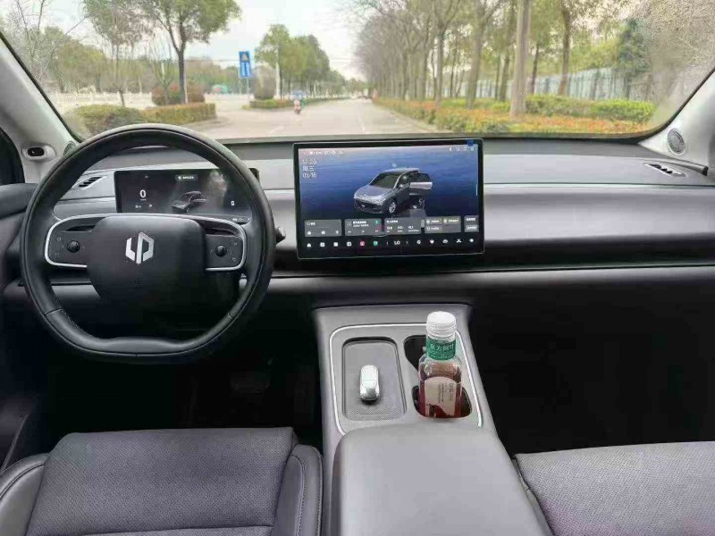 邵阳25年零跑汽车C106