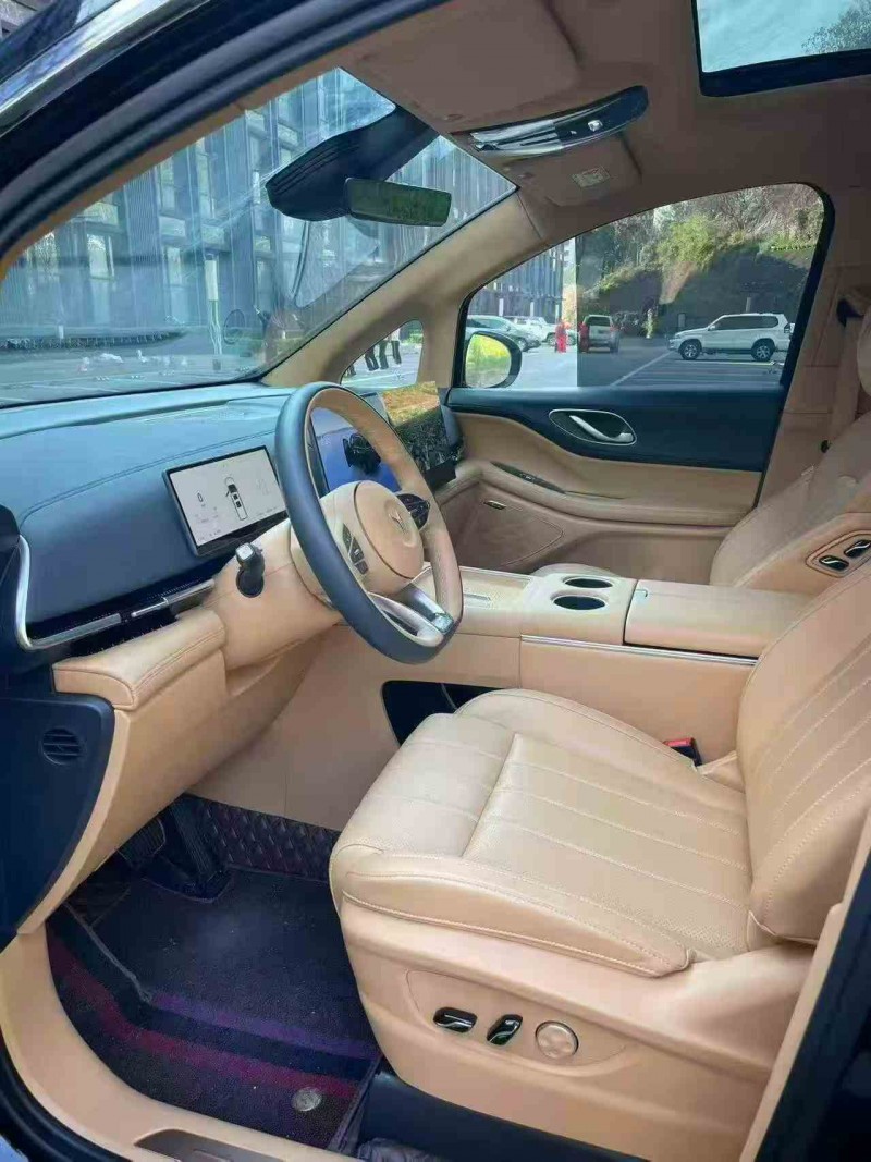 重慶25年嵐圖汽車夢想家4