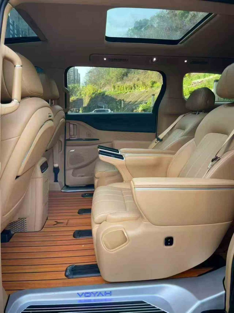 重慶25年嵐圖汽車夢想家6