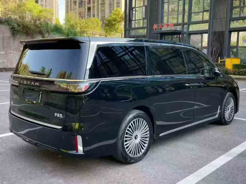 重慶25年嵐圖汽車夢想家7