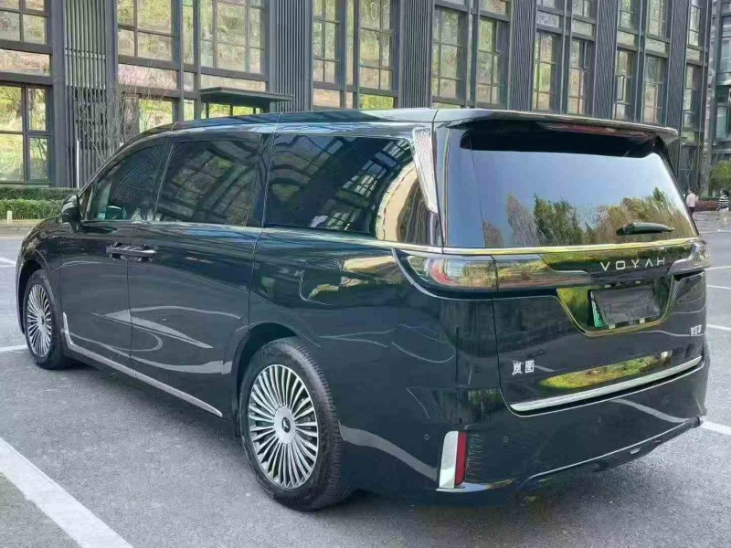 重慶25年嵐圖汽車夢想家8