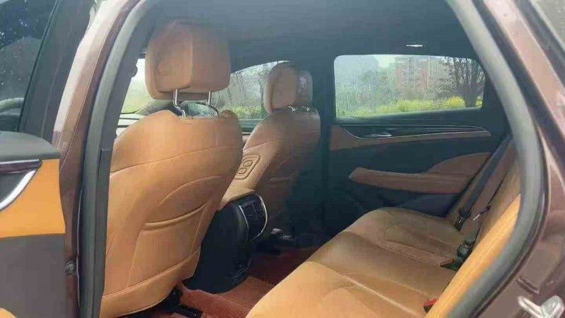 岳陽18年別克君威5