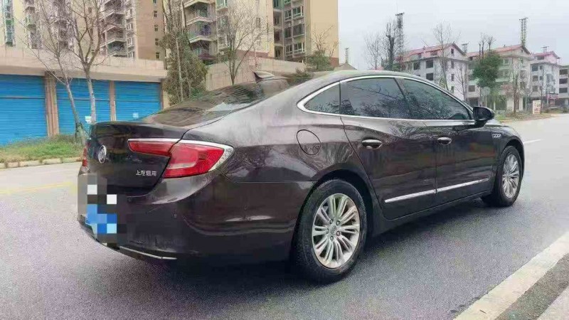 岳陽18年別克君威9