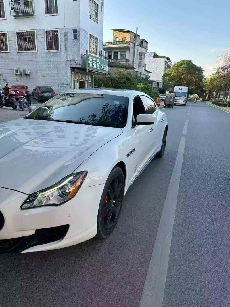 欽州15年瑪莎拉蒂總裁2