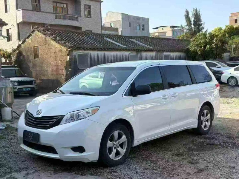 汕頭12年豐田塞納3