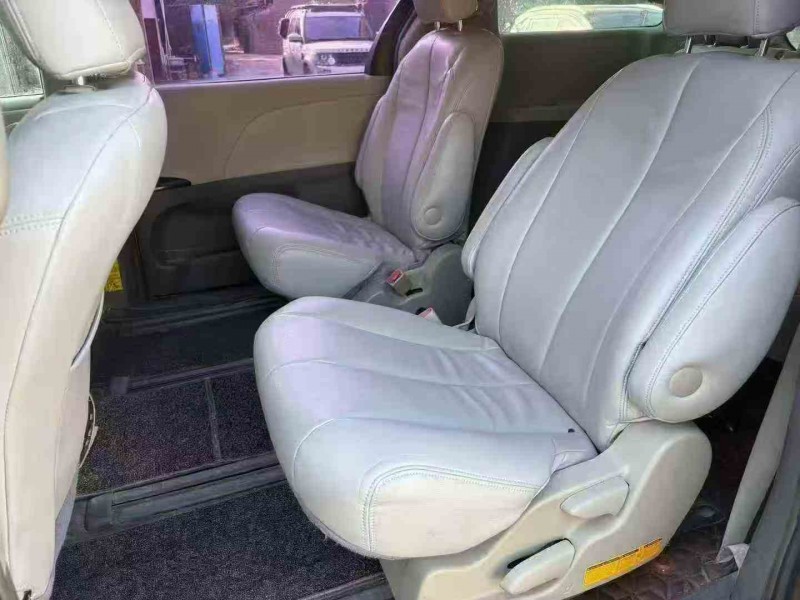 汕頭12年豐田塞納4