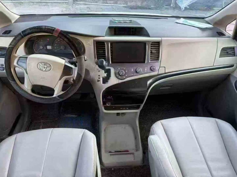 汕頭12年豐田塞納5