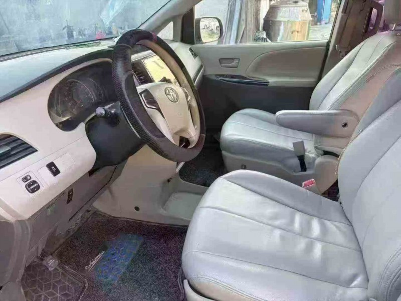 汕頭12年豐田塞納6