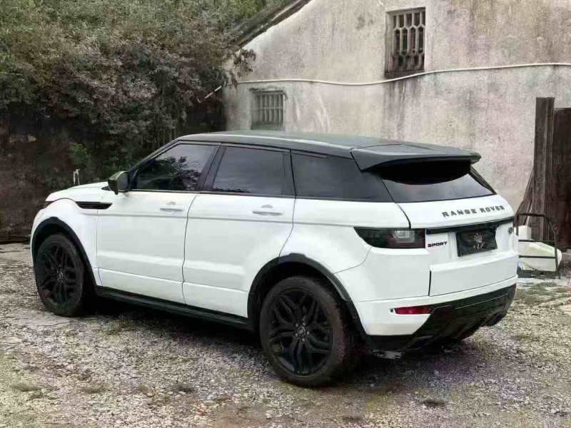 汕頭17年路虎極光8