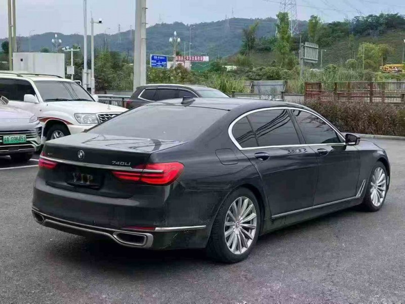 重慶17年寶馬7系7