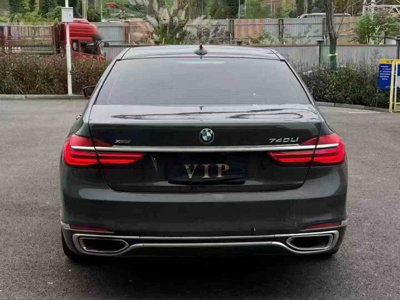 重慶17年寶馬7系8