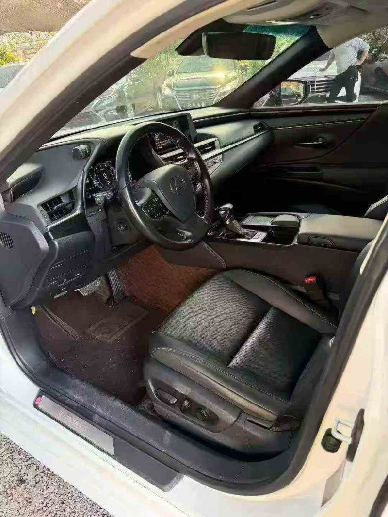 北海20年雷克萨斯ES4