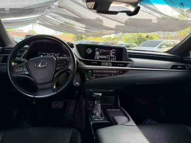 北海20年雷克萨斯ES9