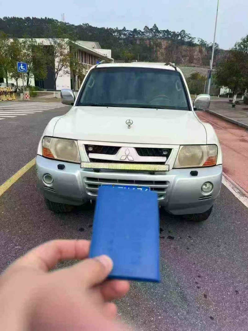 防城港07年三菱帕杰羅1