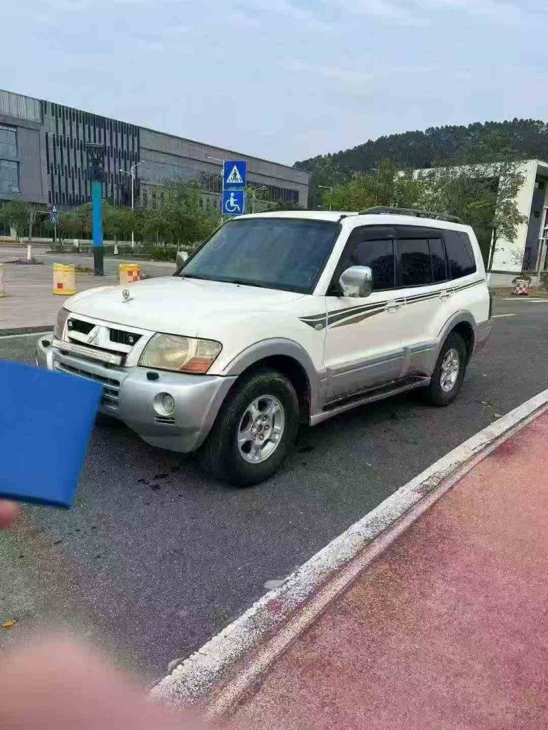 防城港07年三菱帕杰羅2