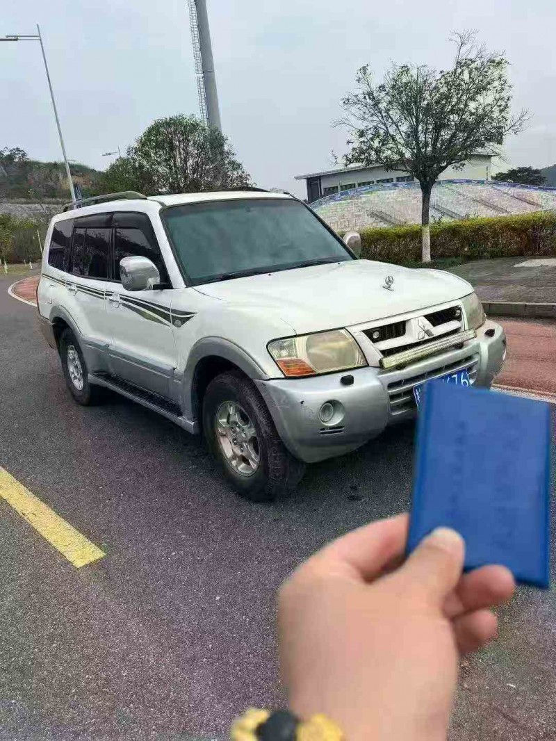 防城港07年三菱帕杰羅3