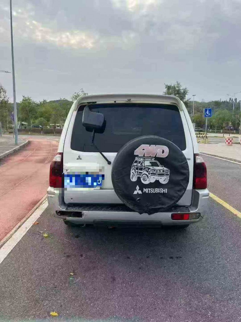 防城港07年三菱帕杰羅9