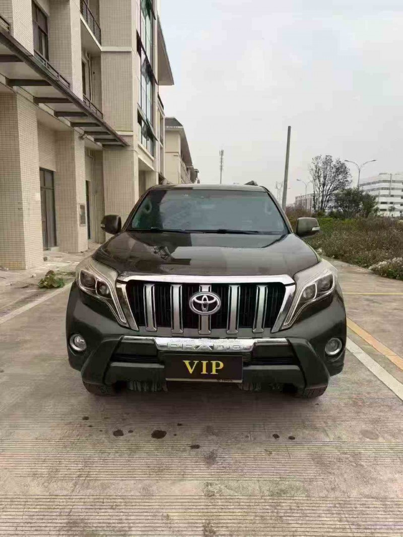 北海12年丰田普拉多1