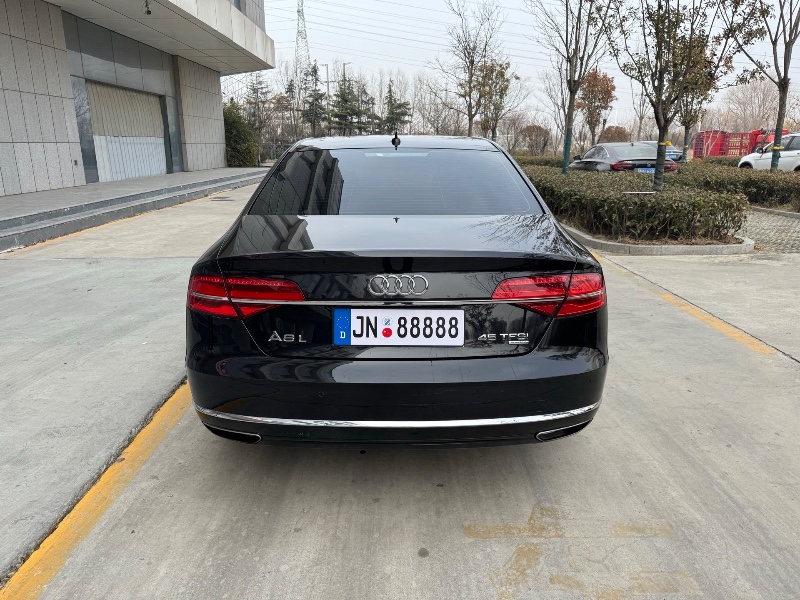 济宁15年奥迪A8L5