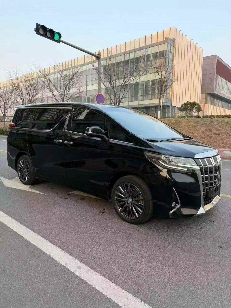 东营18年丰田埃尔法2