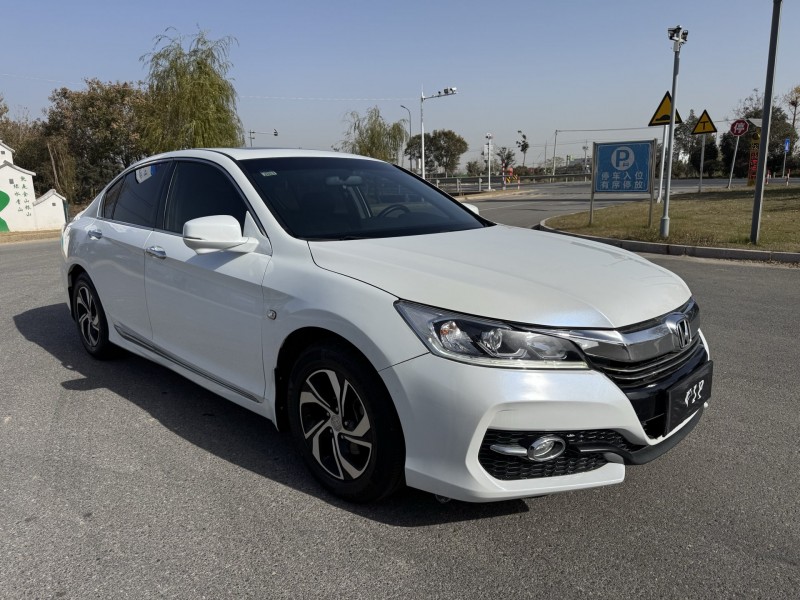 盐城17年本田雅阁2